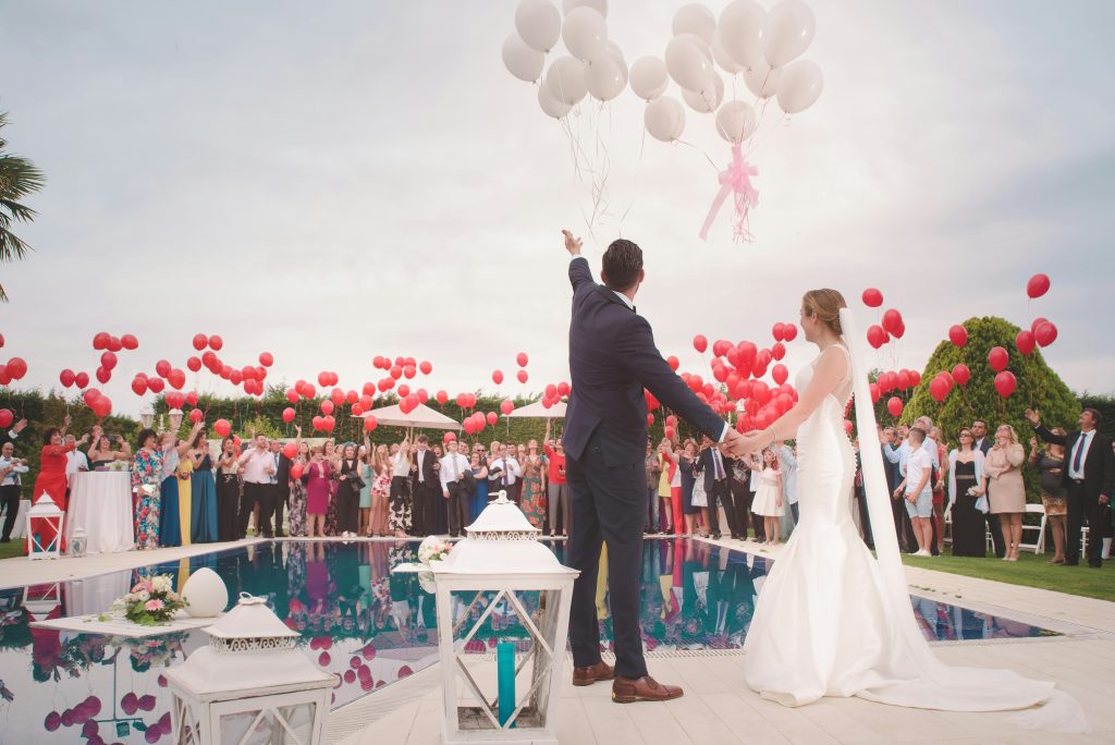 Braut bei den Vorbereitungen für die Hochzeit in Niederösterreich